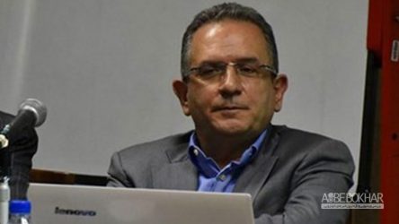 دولت سهمش در خودروسازی‌ها را واگذار کند
