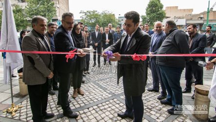اولین نمایشگاه مرکزی خودروسازان بم و جیلی در تهران افتتاح شد