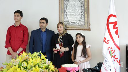 جایزه بزرگ مدیران خودرو به برنده خوش شانس تحویل داده شد