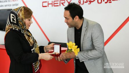 جایزه بزرگ مدیران خودرو به برنده خوش شانس تحویل داده شد