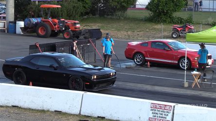 مسابقه درگ بین شلبی GT500 و دوج چلنجر Hellcat + ویدیو