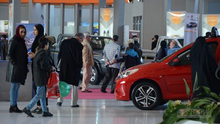 استقبال بازدیدکنندگان در روزهای پایانی سومین نمایشگاه خودروی تهران + آلبوم تصاویر