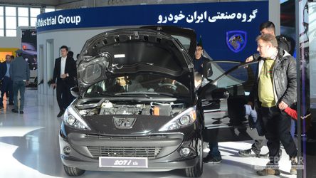 استقبال بازدیدکنندگان در روزهای پایانی سومین نمایشگاه خودروی تهران + آلبوم تصاویر