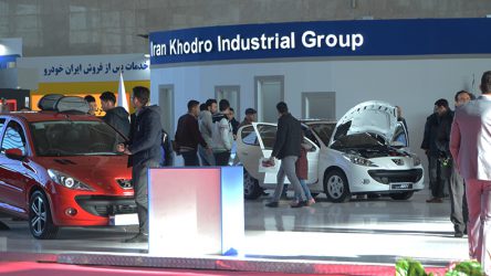 استقبال بازدیدکنندگان در روزهای پایانی سومین نمایشگاه خودروی تهران + آلبوم تصاویر