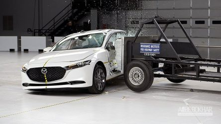 عملکرد عالی مزدا ۳ در تست‌ های تصادف سازمان IIHS + ویدیو