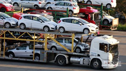 ترخیص خودروهای وارداتی از سر گرفته شد