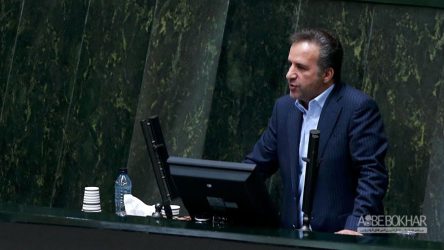 پارسایی: خودروسازها ناکارآمدی خود را در زمین تولید ملی می‌اندازند