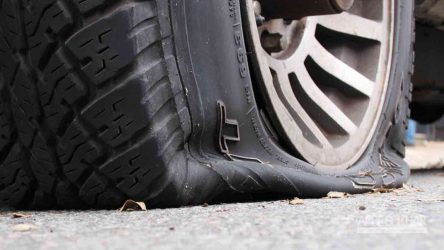 هنگام ترکیدن لاستیک خودرو چه کنیم؟
