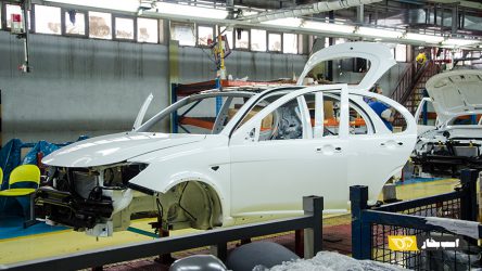 راه نجات صنعت خودروسازی واگذاری آن به بخش خصوصی است