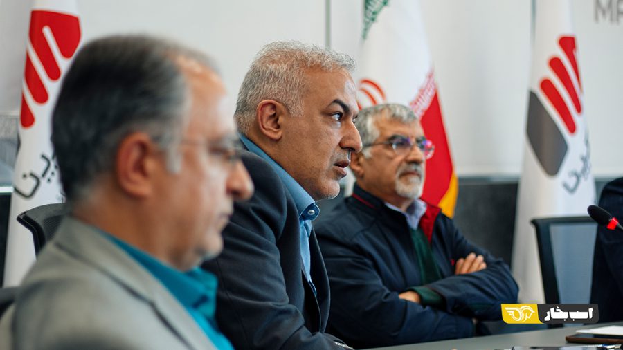 اولین نشست صنفی فعالان صنعت اتوبوس برقی در شرکت مکو با محوریت استقرار زیر ساخت های شارژ