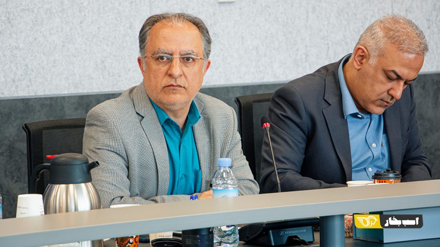 اولین نشست صنفی فعالان صنعت اتوبوس برقی در شرکت مکو با محوریت استقرار زیر ساخت های شارژ