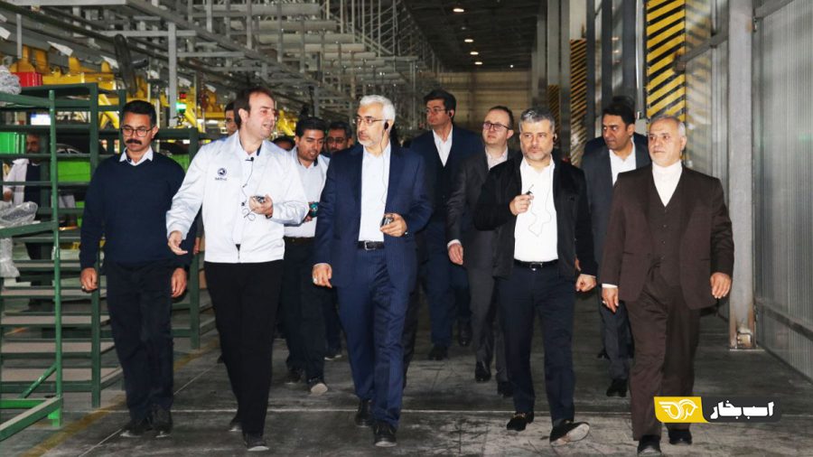 بازدید رئیس سازمان بورس از کارخانه و مجموعه های قطعه سازی شرکت کرمان موتور