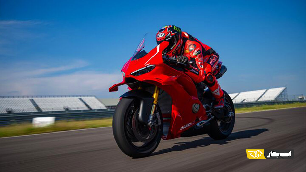 دوکاتی پانیگاله V4 R و ب‌ام‌و S1000RR