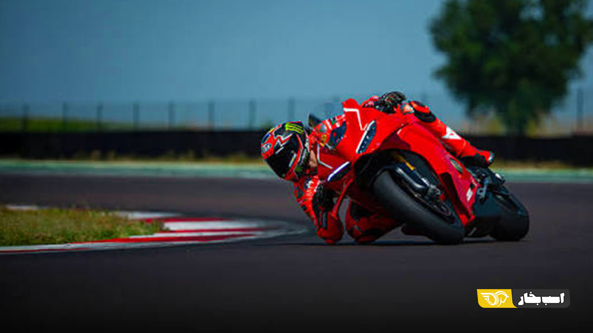 دوکاتی پانیگاله V4 R و ب‌ام‌و S1000RR