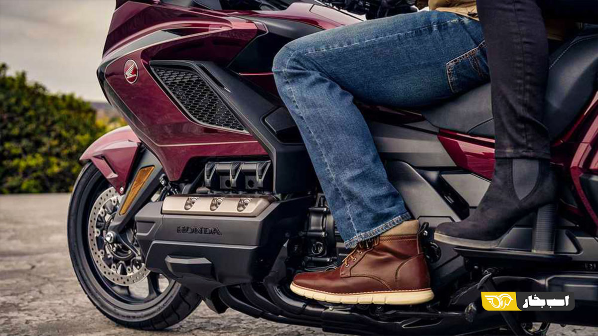 بامو R 1300 RT و هوندا گلد وینگ