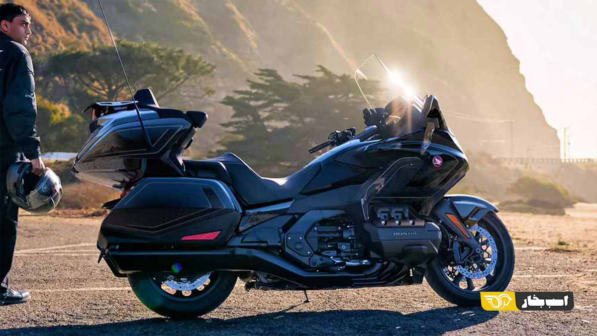 بامو R 1300 RT و هوندا گلد وینگ