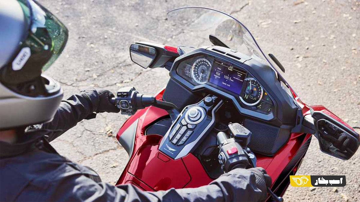 بامو R 1300 RT و هوندا گلد وینگ