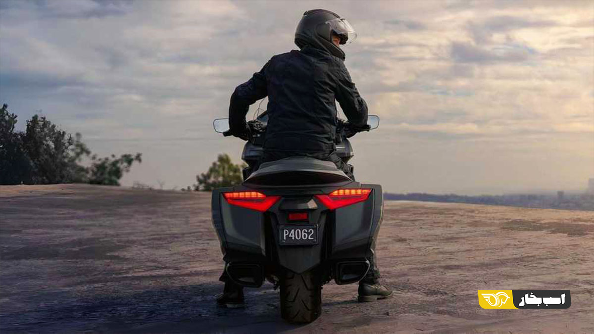 بامو R 1300 RT و هوندا گلد وینگ